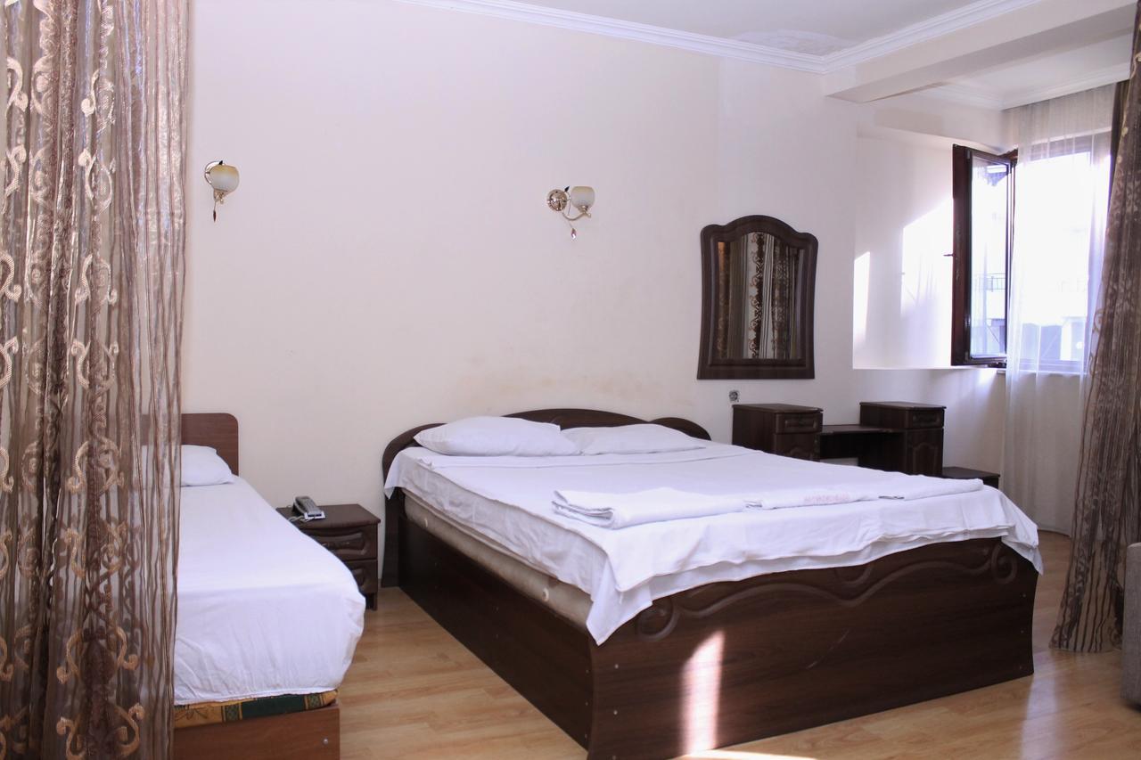 Hotel Hayat Batoumi Extérieur photo