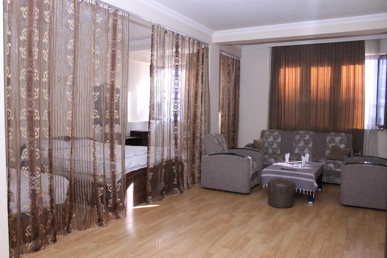 Hotel Hayat Batoumi Extérieur photo