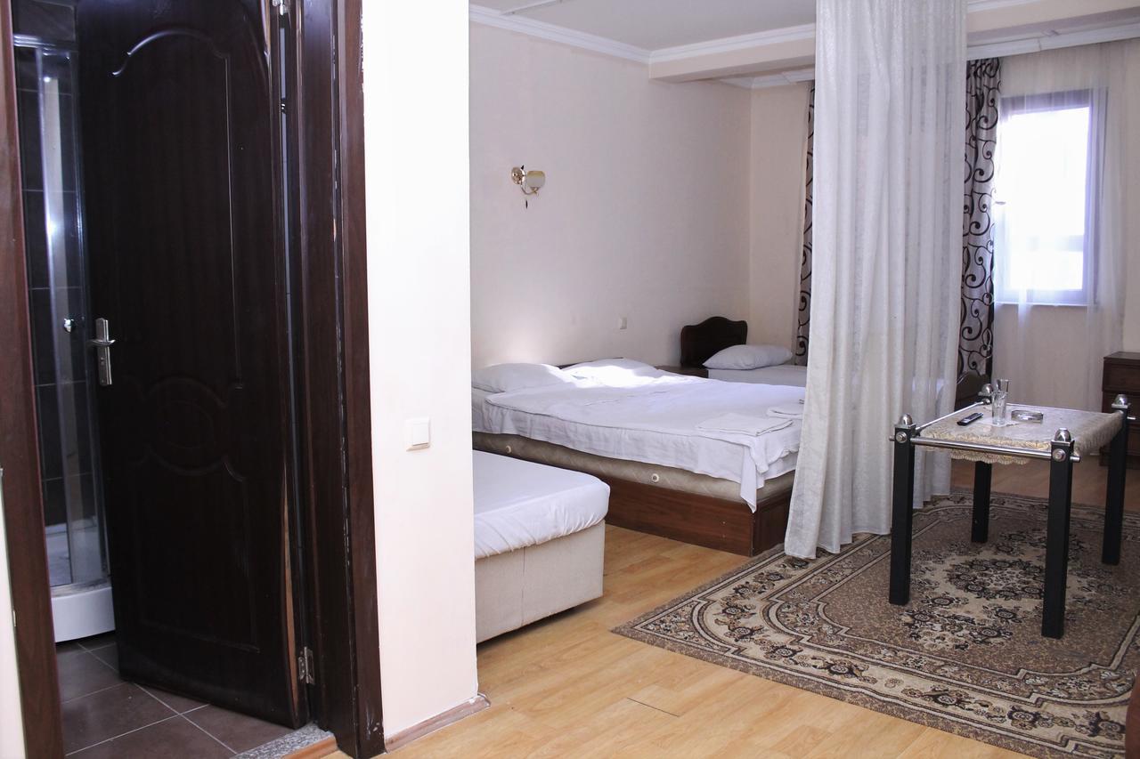 Hotel Hayat Batoumi Extérieur photo
