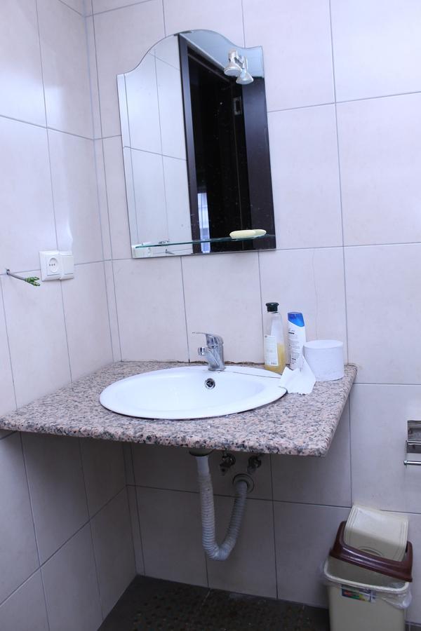 Hotel Hayat Batoumi Extérieur photo